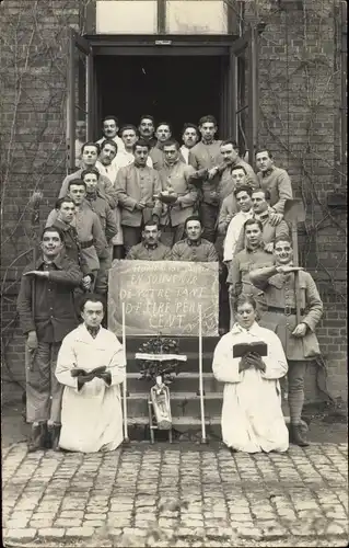 Foto Ak Souvenir du le Père Cent, französische Soldaten in Uniform