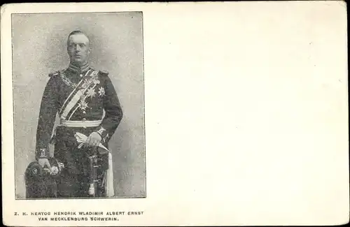 Ak Prinz Hendrik der Niederlande, Portrait in Uniform, Orden, Säbel