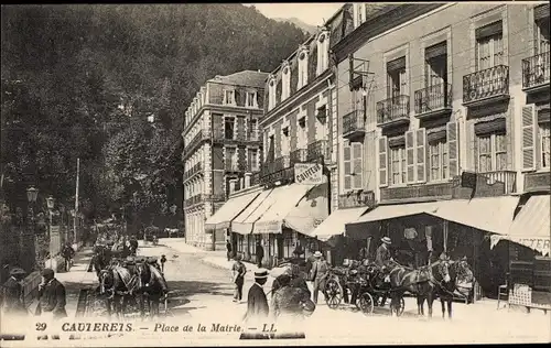 Ak Cauterets Hautes Pyrénées, Place de la Mairie
