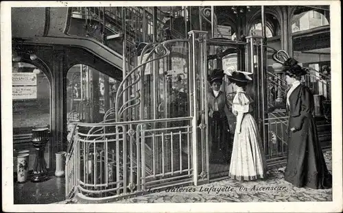Ak Paris, Les Galeries Lafayette, Un Ascenseur