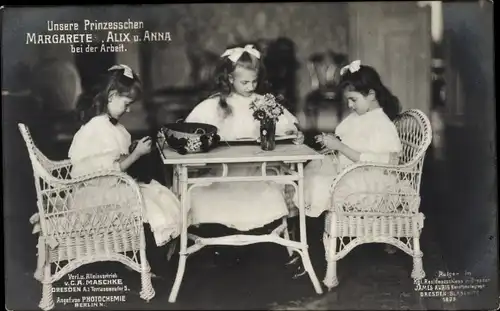 Ak Prinzessinnen Margarete, Alix und Anna von Sachsen, Beim Stricken, Photochemie