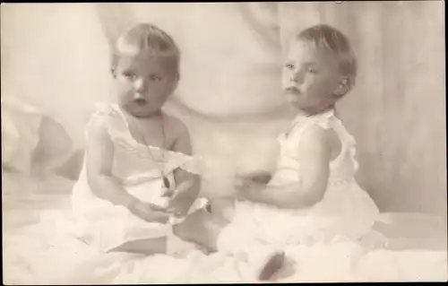 Foto Ak Prinzessinnen Maria Antonia und Maria Adelgunde von Hohenzollern Sigmaringen, 1922