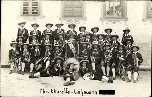 Foto Ak Umhausen in Tirol, Musikkapelle Umhausen, Trachten