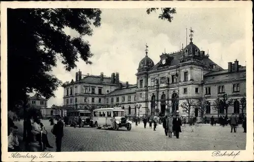 Ak Altenburg in Thüringen, Bahnhof, Vorplatz, Busse