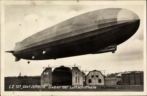 Ak Luftschiff LZ 127 Graf Zeppelin über der Luftschiffhalle