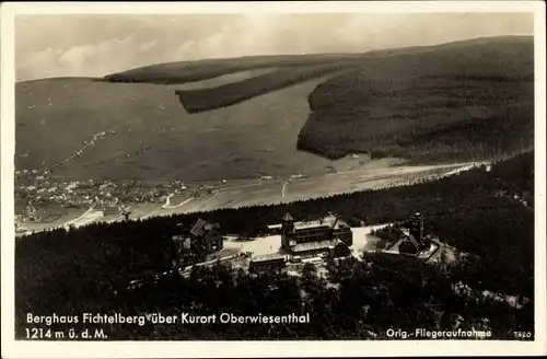 Ak Oberwiesenthal im Erzgebirge Sachsen, Fliegeraufnahme vom Berghaus Fichtelberg