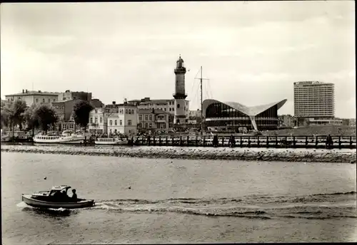 Ak Ostseebad Warnemünde Rostock, An der Hafeneinfahrt, Leuchtturm, Teepott, Hotel Neptun