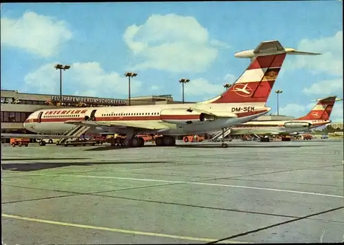 Ak Schönefeld bei Berlin, Flughafen, Passagierflugzeug Interflug, Iljuschin IL 62, DM SEH