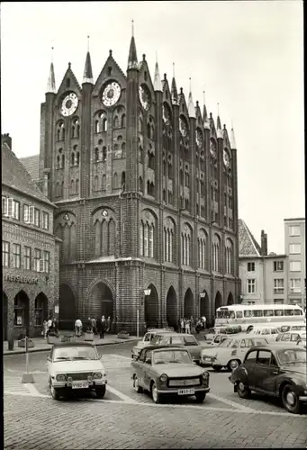 Ak Stralsund in Vorpommern, Rathaus, Bus, Autos