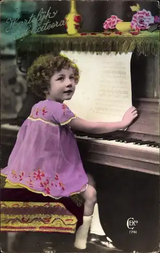 Ak Mädchen am Klavier, Noten, Blumen