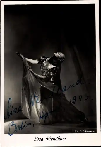Ak Balletttänzerin Lisa Wendland in einer Rolle, Autogramm Berlin 1943, NS-Opfer 1944