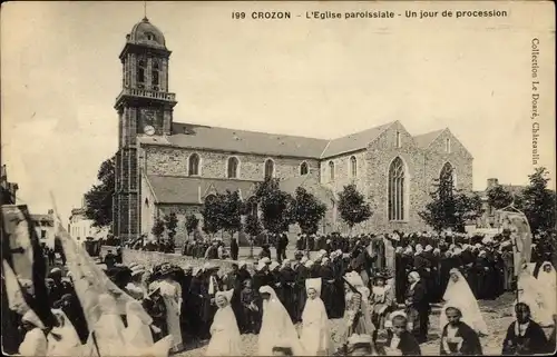 Ak Crozon Finistère, Prozession, Kirche