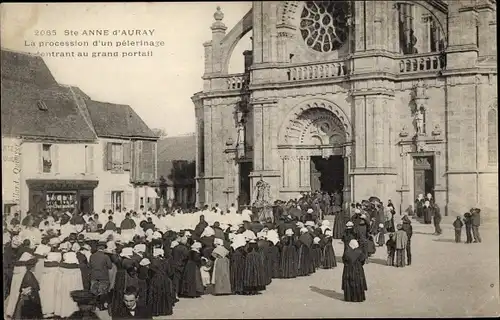Ak St. Anne Auray Morbihan, Prozession vor der Kirche