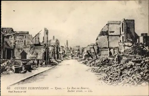 Ak Ypres Ypern Westflandern, La Rue au Beurre, Kriegszerstörung 1. WK