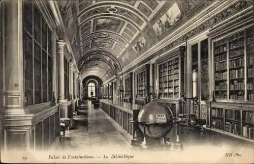Ak Fontainebleau Seine et Marne, Palais de Fontainebleau, La Bibliotheque, Globus
