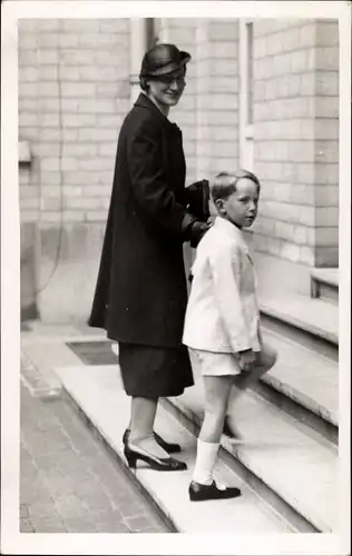 Ak S.A.R. la Duchesse de Brabant et le Prince Baudouin