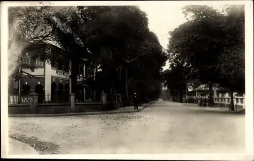 Ak Brazzaville Franz. Kongo, Hopital General, Straßenansicht