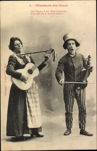 Ak Chanteurs de Cours, Frau und Mann spielen Musikinstrumente, Gitarre, Geige