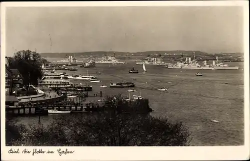Ak Kiel in Schleswig Holstein, Blick zum Hafen, Kriegsschiffe