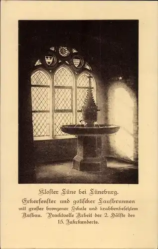 Ak Lüneburg in Niedersachsen, Kloster Lüne, Erkerfenster und gotischer Laufbrunnen