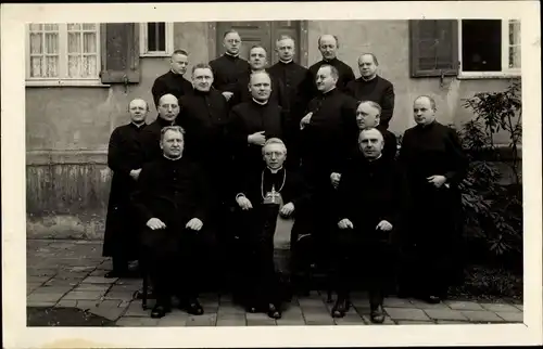 Foto Ak Wanne Herne im Ruhrgebiet, Gruppenbild der Pastoren