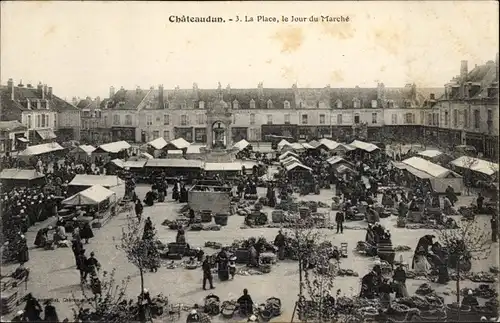 Ak Châteaudun Eure et Loir, La place, le Jour du Marché