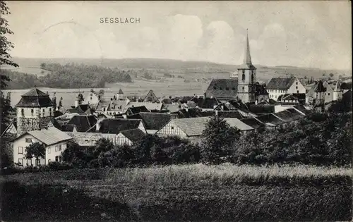 Ak Sesslach in Oberfanken, Gesamtansicht des Ortes, Kirche, Wohnhäuser