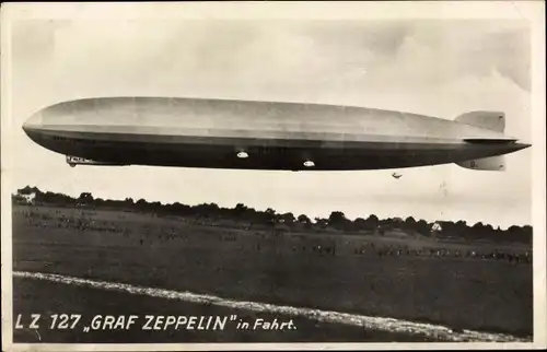 Ak Luftschiff LZ 127 Graf Zeppelin in Fahrt, Flugplatz