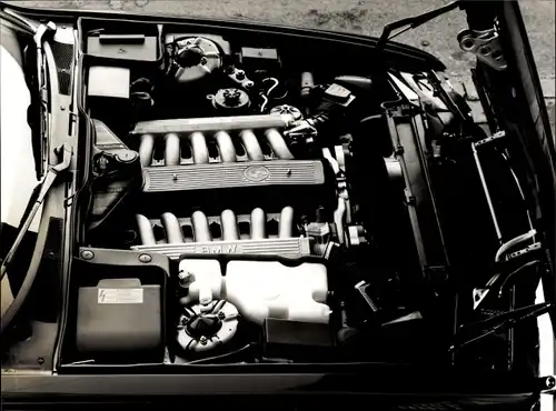 Foto BMW 7er-Reihe, BMW 750 i, 12-Zylinder-Motor mit zwei autarken Zylinderreihen, Werkfoto