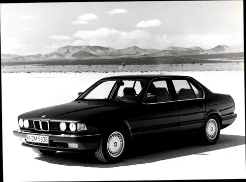 Foto BMW 7er-Reihe, BMW 735 i, Kennzeichen M-DM 5836, Leistungswerte 730i, 750i, Werkfoto