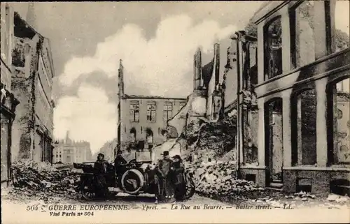 Ak Ypres Ypern Westflandern, La Rue au Beurre, Kriegszerstörung 1. WK