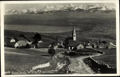 Ak Bullet Kt. Waadt, Ortsansicht mit Umgebung, Kirchturm, vue sur le lac de Neuchatel, See