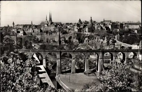 Ak Vianden Luxemburg, Gesamtansicht, Viadukt