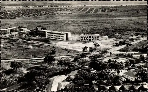 Ak Brazzaville Französisch Kongo, Camp de la garde feodale, Lycée Savorgnan de Brazza