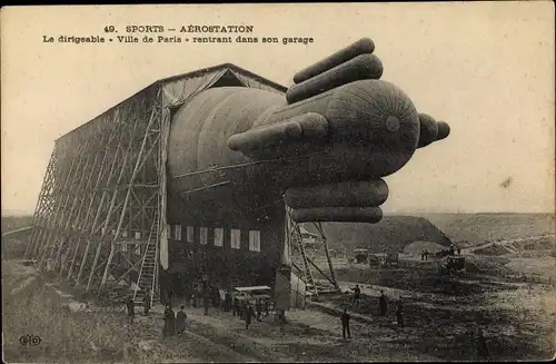 Ak Aerostation, Le Dirigeable Ville de Paris rentrant dans son garage, Französ. Luftschiff