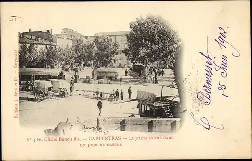 Ak Carpentras Vaucluse, La Porte Notre Dame, Marché