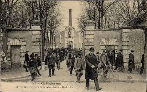 Ak Châteauroux Indre, Sortie des Ouvriers de la Manufacture Balsan