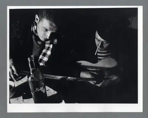 Maurice Tabard. Original-Photographie. 1970er Jahre, o. T. (Zwei Männer mit Gitarre)