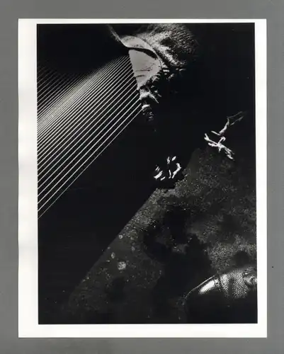 Maurice Tabard, Original, 1970er Jahre. o. T. (Abstrakte Darstellung mit Schuh, Fotomontage)
