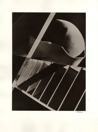 Maurice Tabard. Original-Photographie. 1970er Jahre. o. T. (Abstrakte Darstellung. Fotomontage)