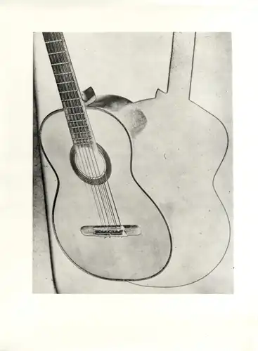 Maurice Tabard. Original-Photographie. 1970er Jahre, Solarisation. o. T. (Gitarre)