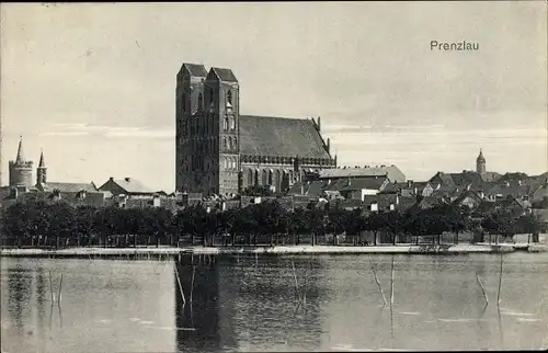 Ak Prenzlau in der Uckermark, Wasserpartie, Blick zur Kirche