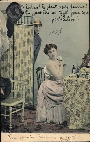 Ak Mann beobachtet Frau in Unterkleid