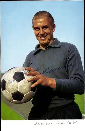 Foto Fußballspieler Günter Sawitzki, Portrait, Autogramm, Ball