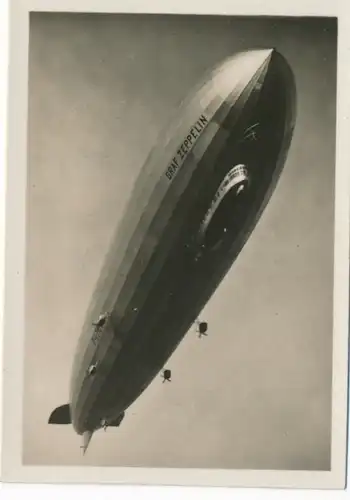 Sammelbild Zeppelin Weltfahrten Nr. 114 LZ 127 Graf Zeppelin Fahrtbetrieb, Schiff von unten