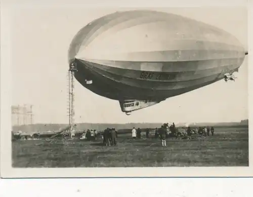 Sammelbild Zeppelin Weltfahrten Nr. 115 LZ 127 Graf Zeppelin Fahrtbetrieb, Am Ankermast in Löwental