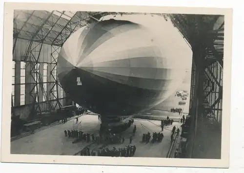 Sammelbild Zeppelin Weltfahrten Nr. 122 LZ 127 Graf Zeppelin Fahrtbetrieb, Einbringen in die Halle