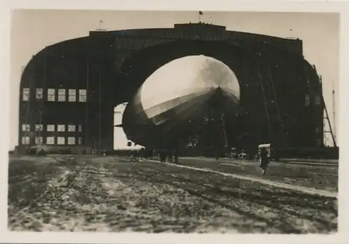 Sammelbild Zeppelin Weltfahrten Nr. 201 Süd-Amerika-Fahrt, Am fahrbaren Ankermast in Lakehurst