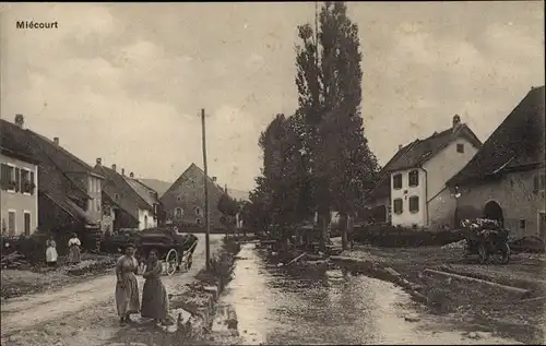 Ak Miécourt Kanton Jura, Straßenpartie im Ort