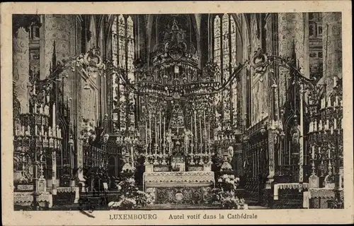 Ak Luxemburg Luxembourg, Autel votif dans la Cathédrale